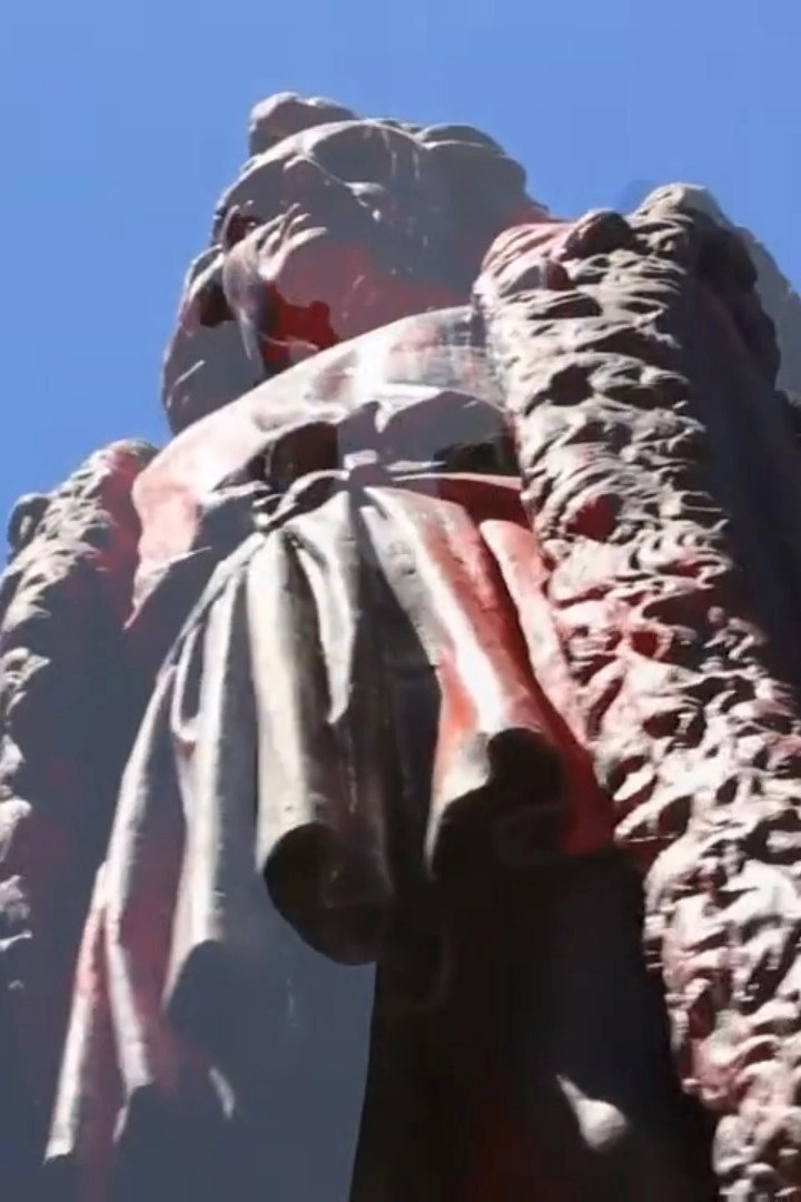 Statua