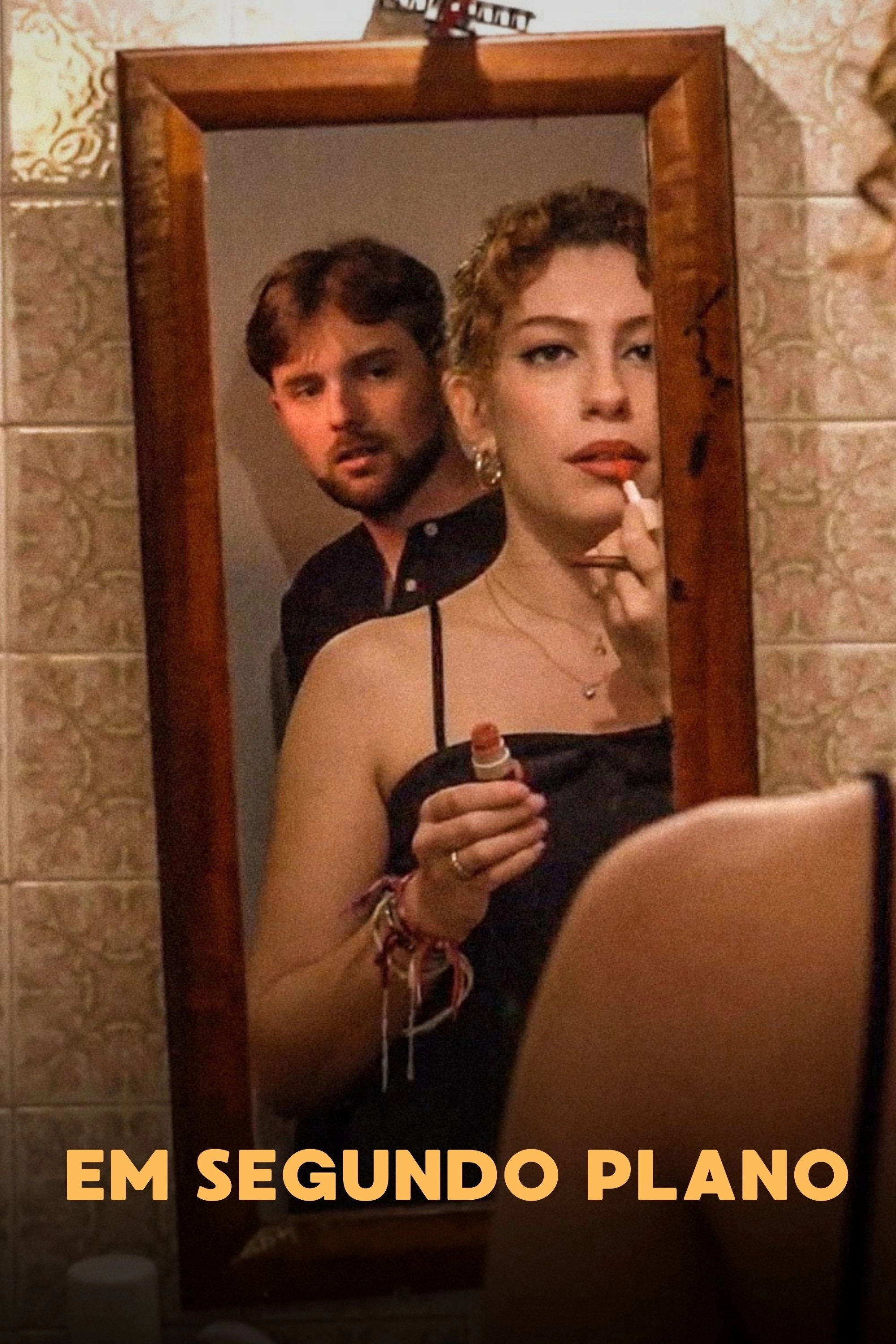 Em Segundo Plano