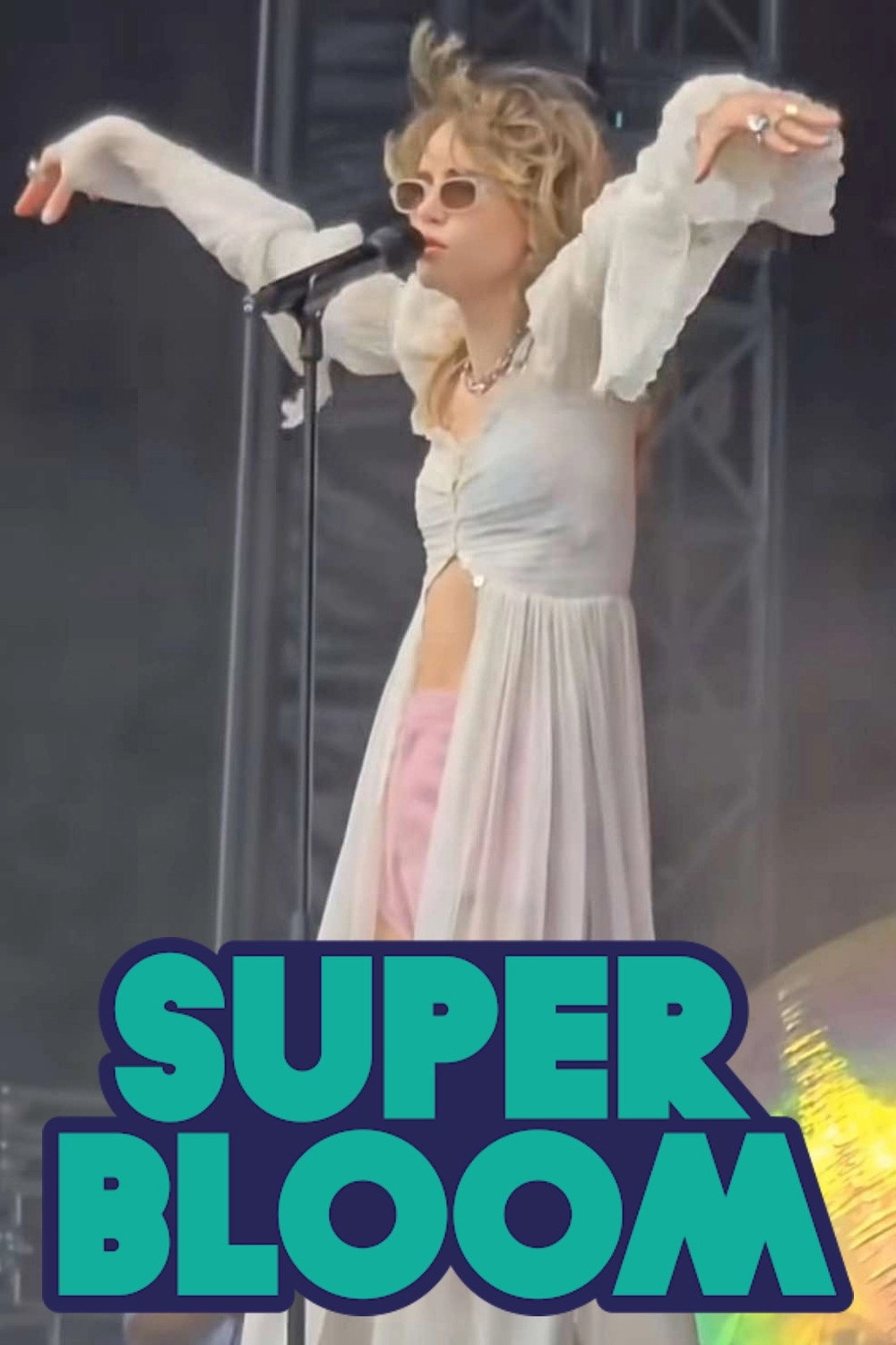Suki Waterhouse: Superbloom