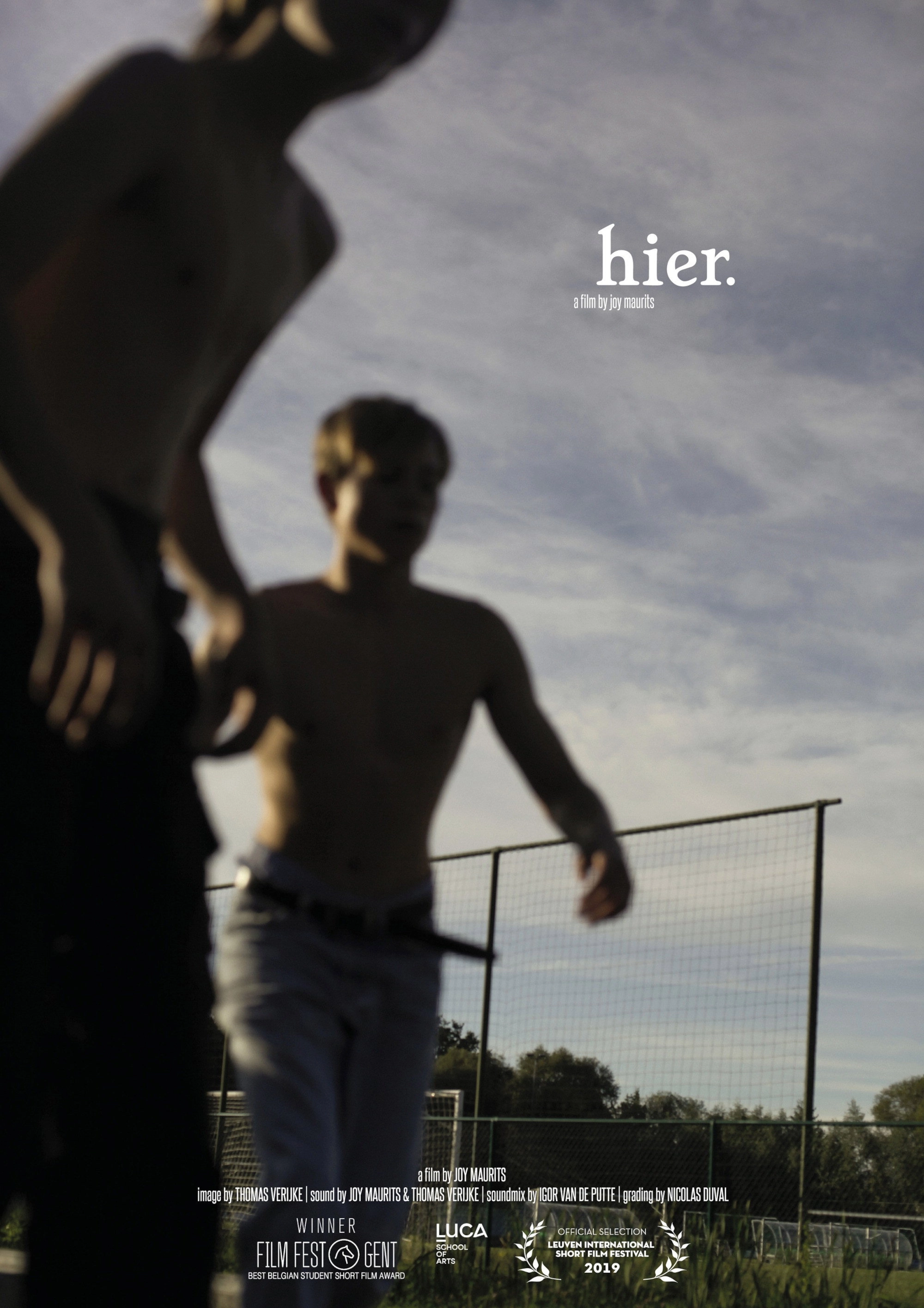 Hier.